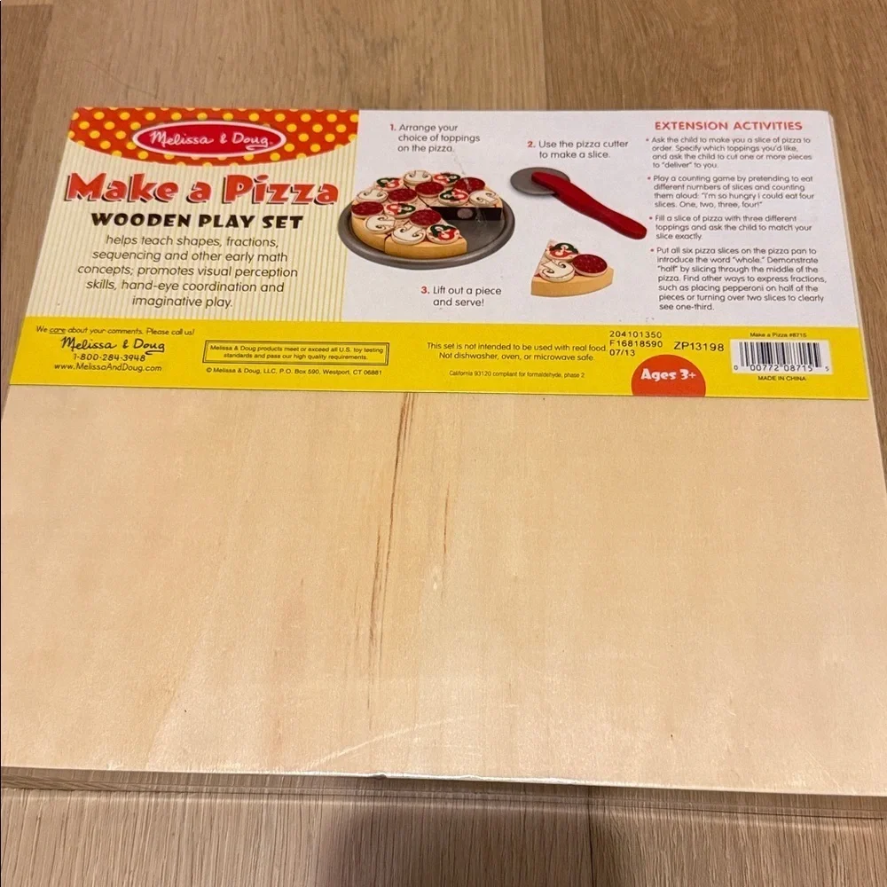 Melissa & Doug Make a Pizza Wooden Play Set new in sealed package